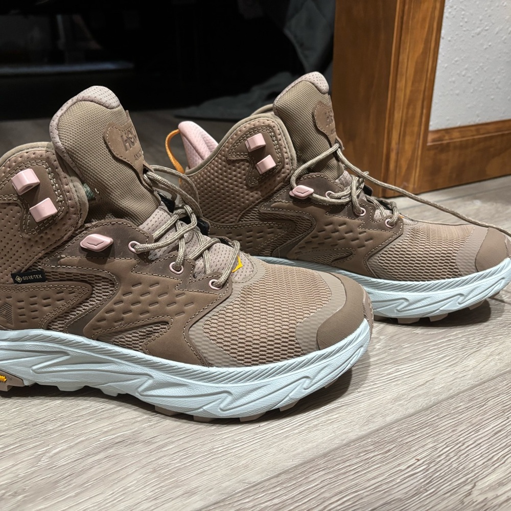 Hoka One Anacapa 2 Mid GTX Hiking Boot- New without tags